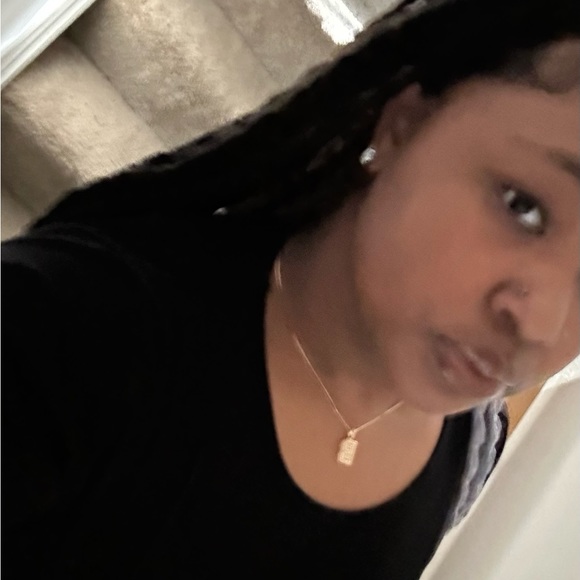 Meet your Posher, Briana - Picture 2 of 2